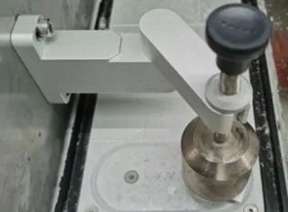 压上固定吸热块